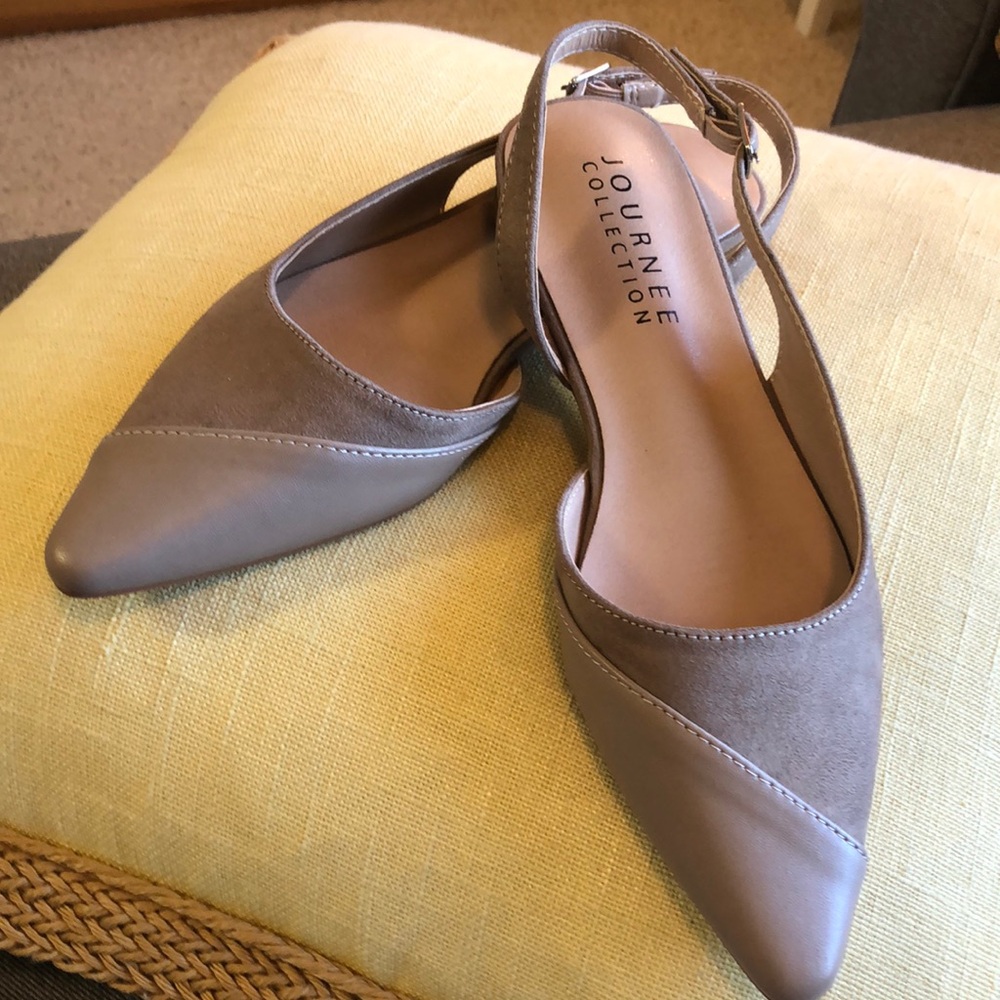 Journee Collection Taupe Flats